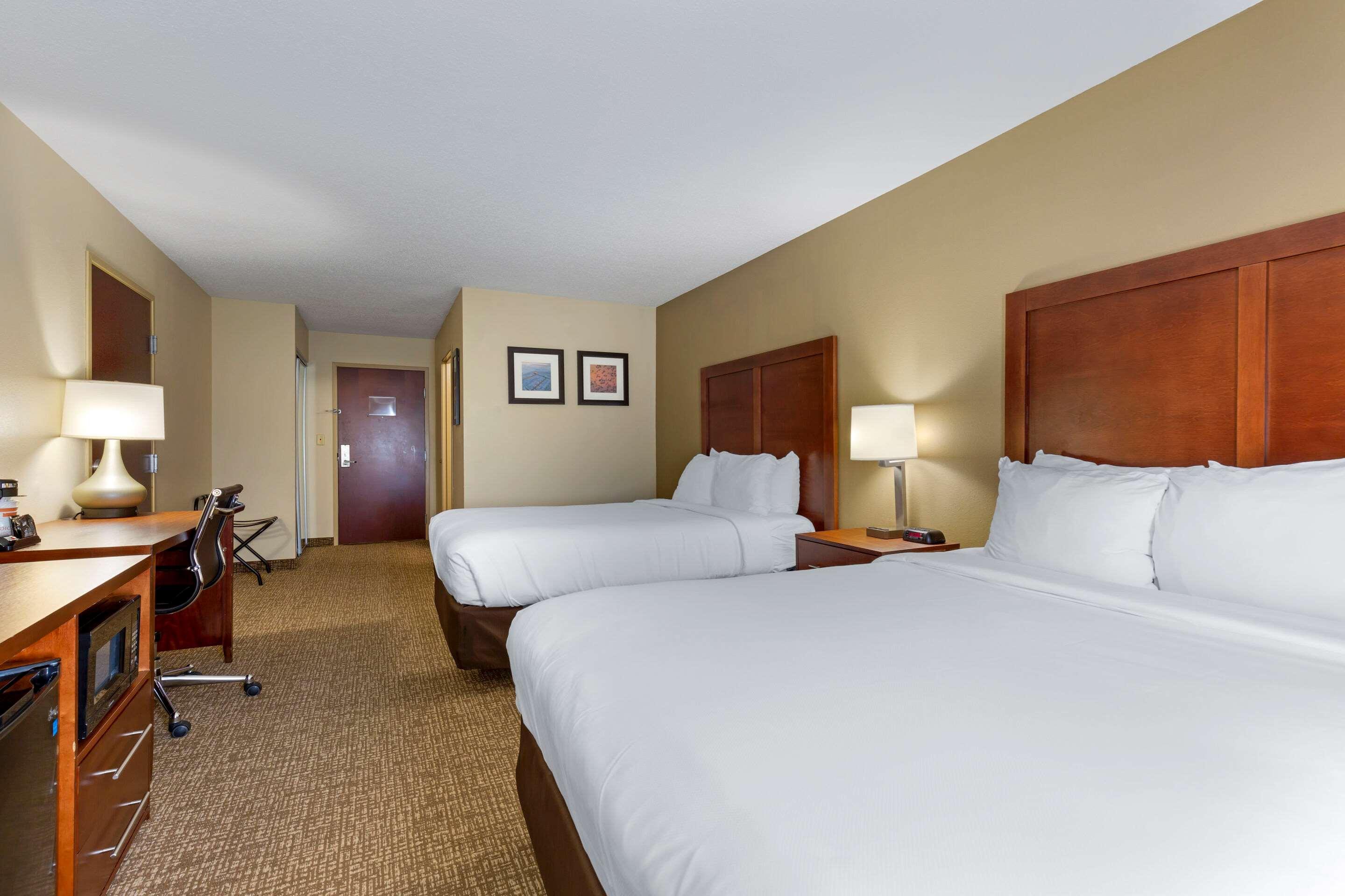 Comfort Inn & Suites Cambridge Exterior foto