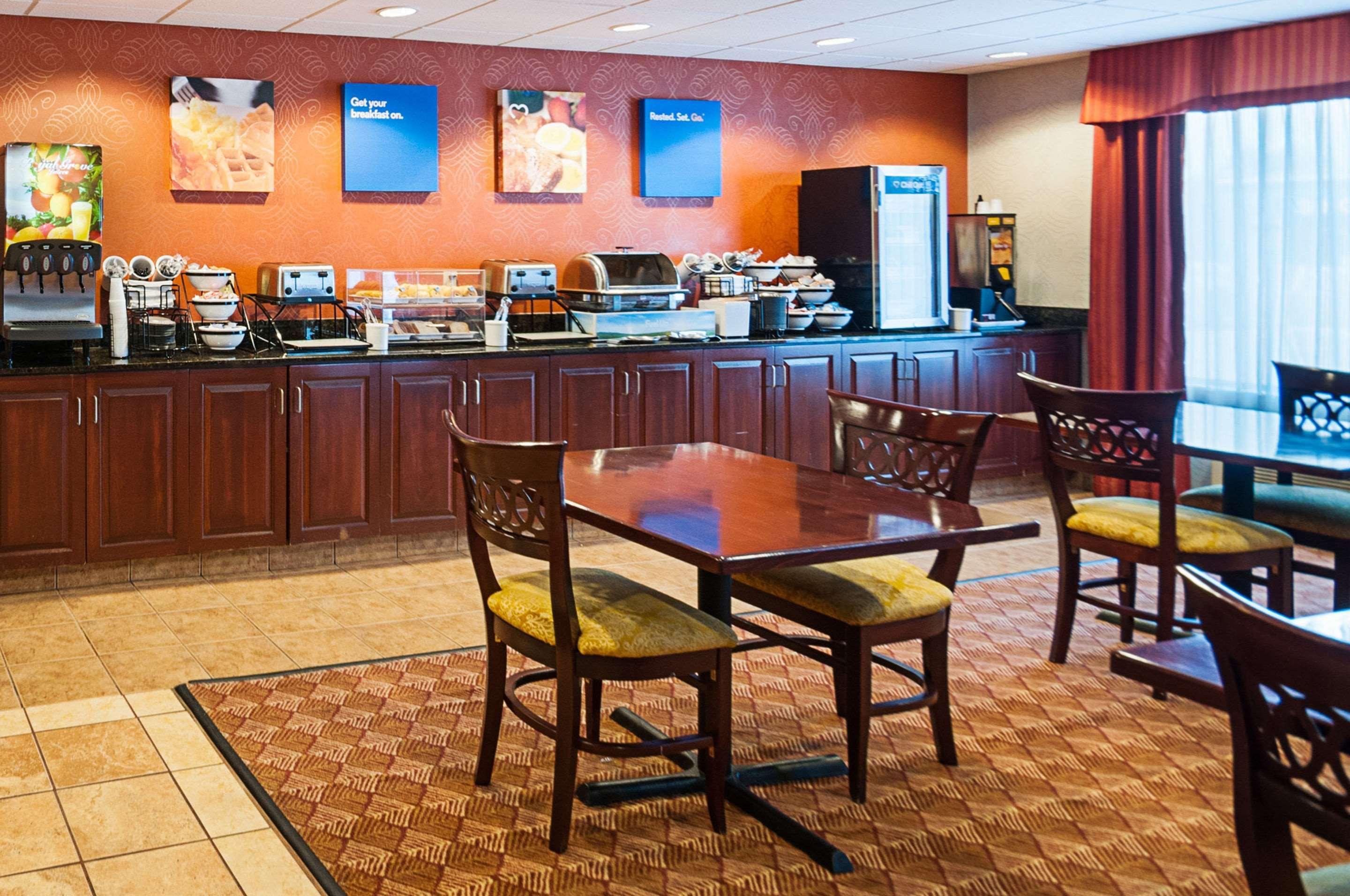 Comfort Inn & Suites Cambridge Exterior foto